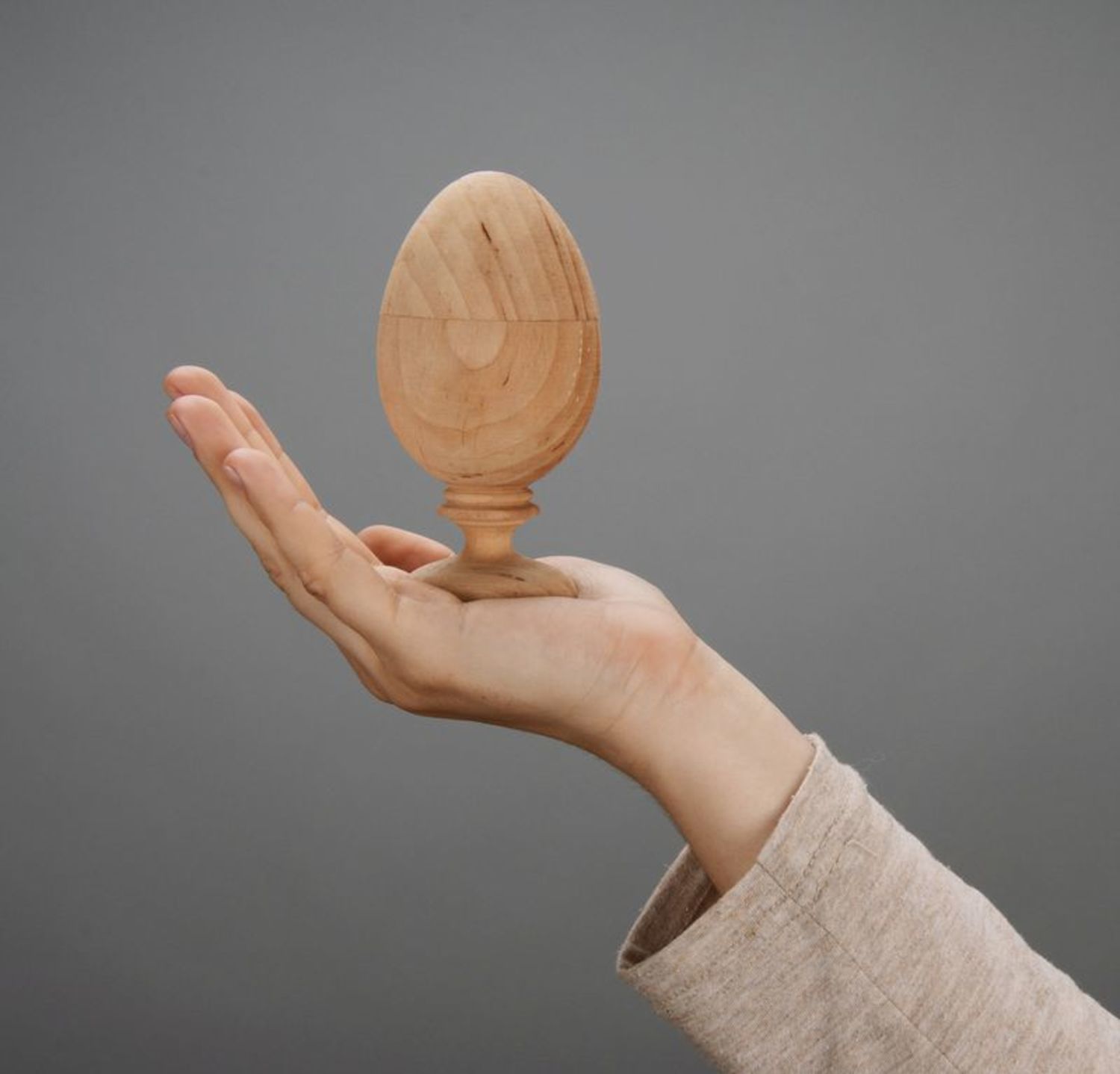 Scatola di legno fatta a mano scatola a forma di uovo decorazione originale
 foto 3