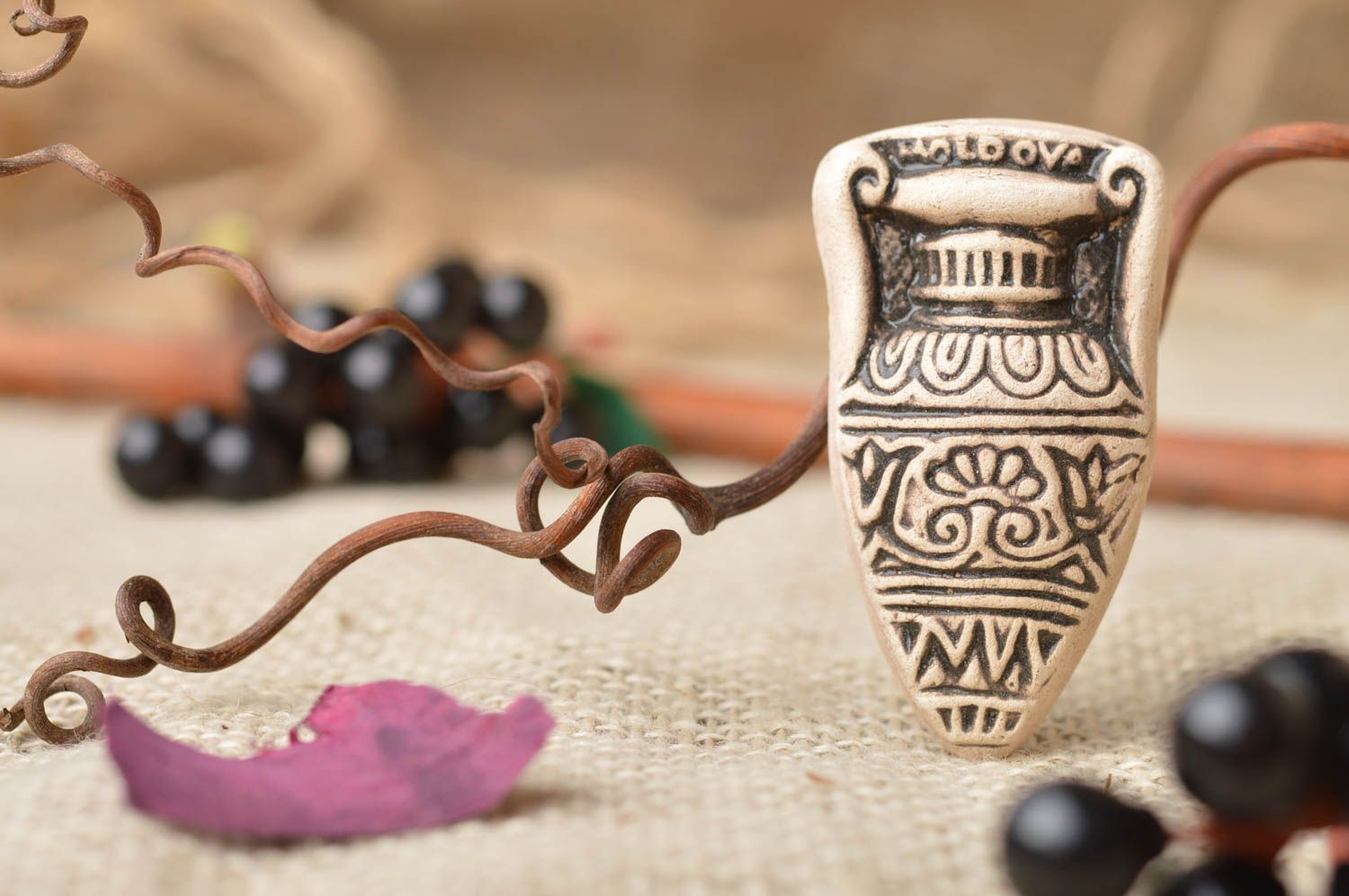Handmade Kühlschrankmagnet aus Keramik originell schön klein Amphora  foto 1