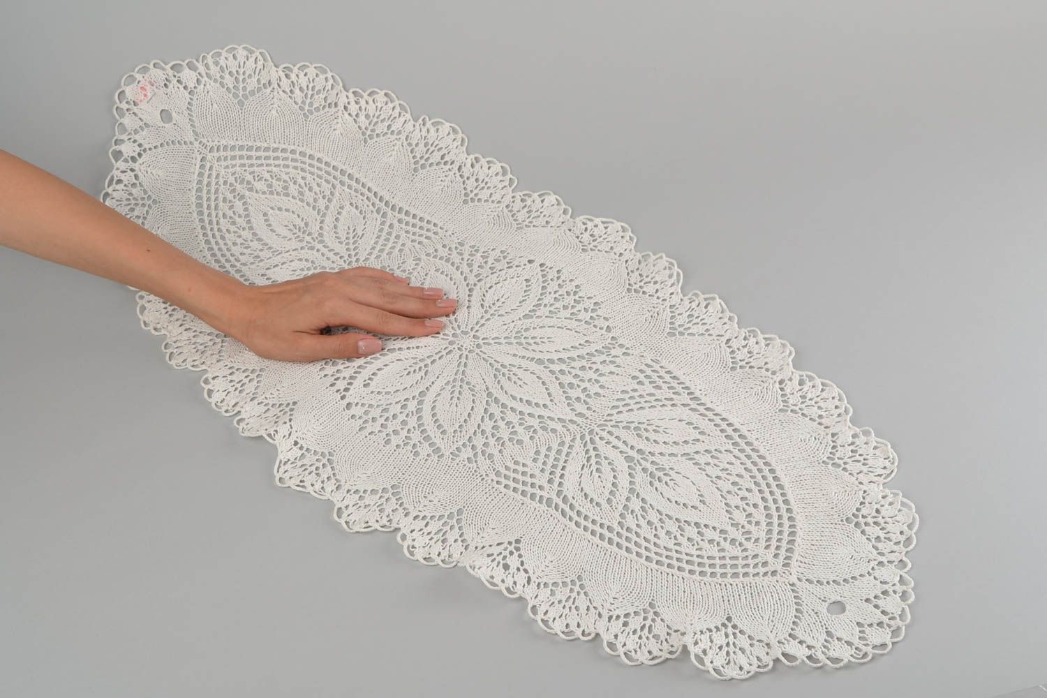 Chemin de table design fait main Déco maison tricotée blanche Cadeau femme photo 2