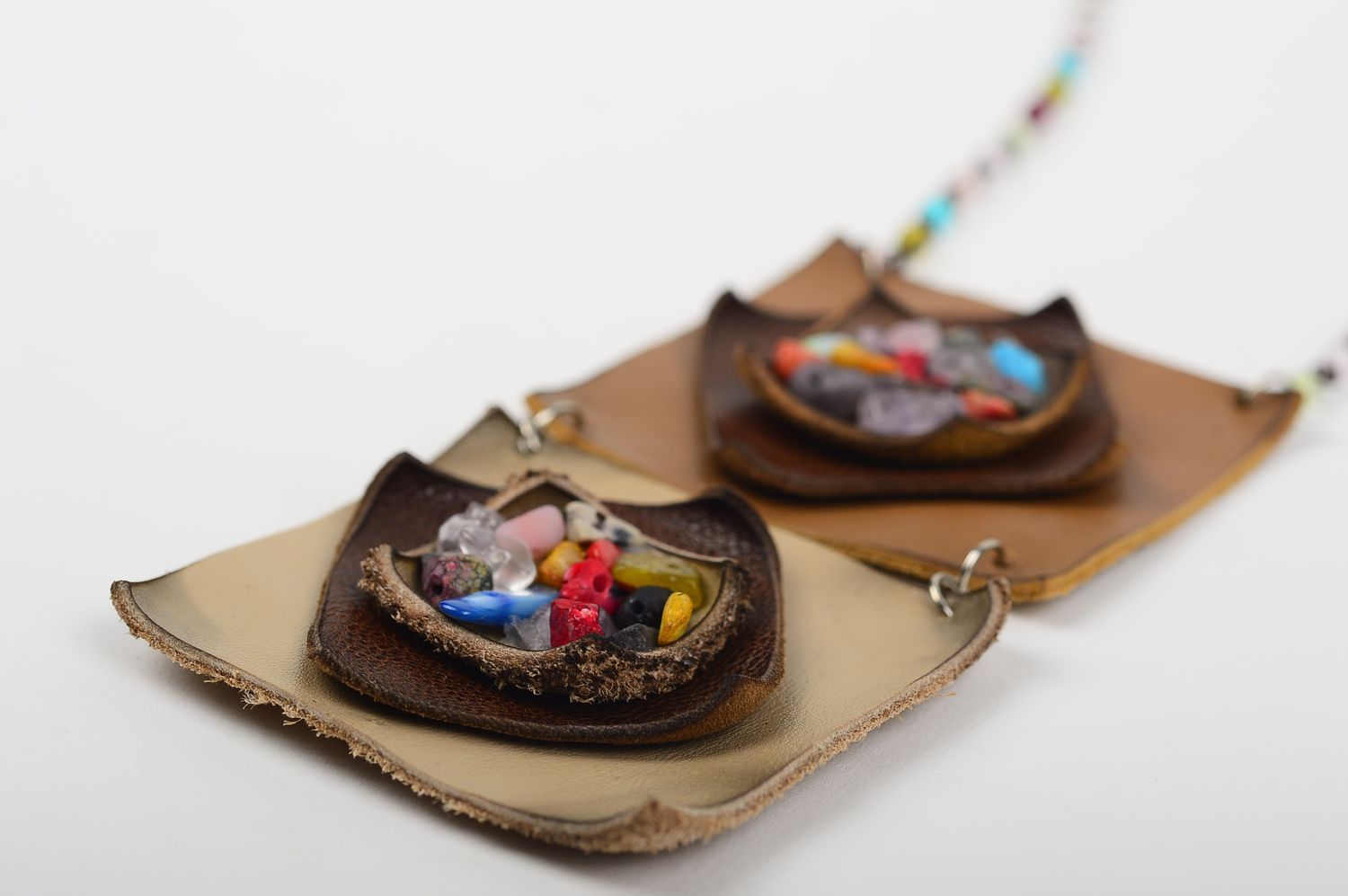 Кожаное колье подарок ручной работы массивное ожерелье с натуральными камнями фото 4