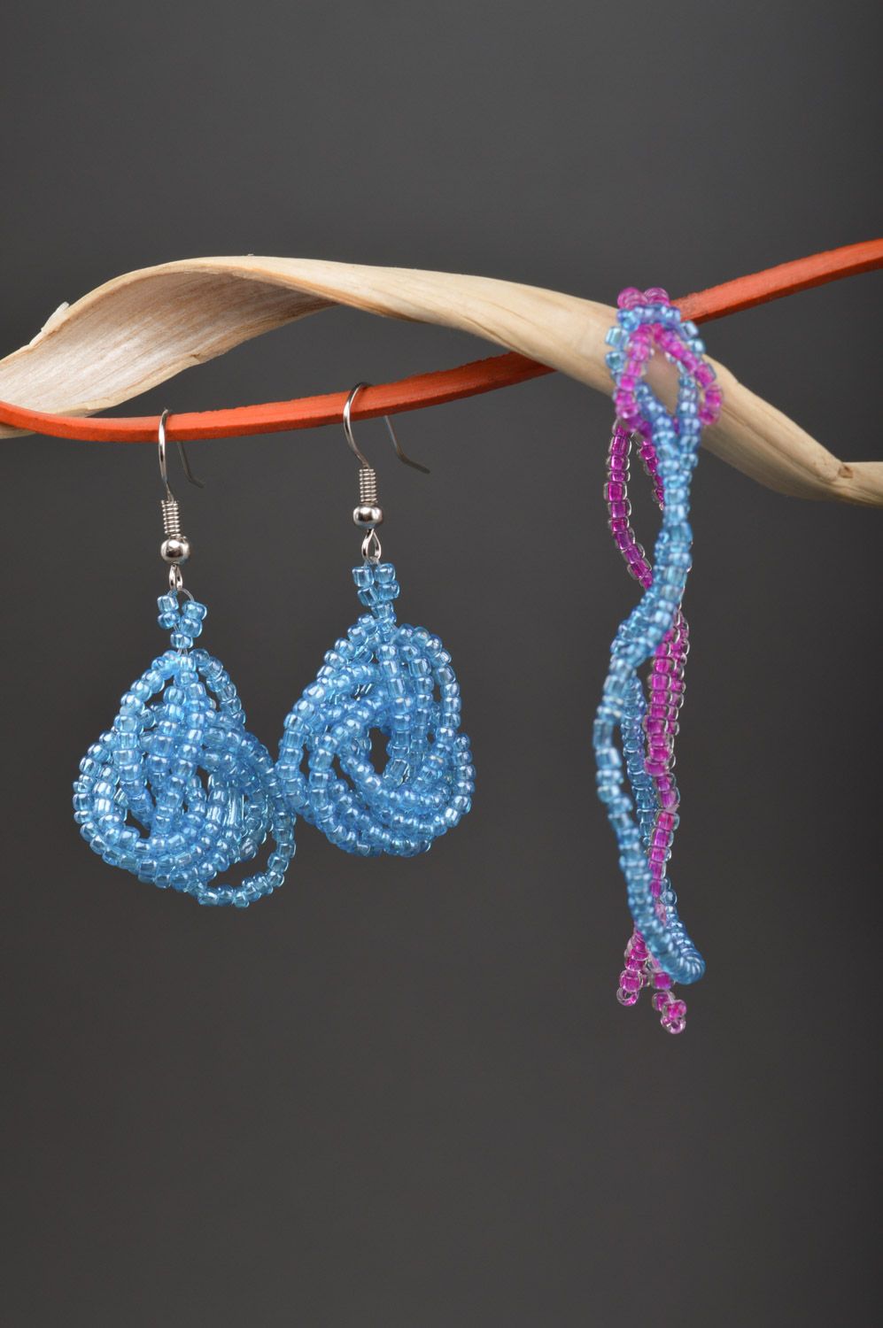 Handmade beaded jewelry set blue and violet dangle earrings and wrist bracelet photo 1
