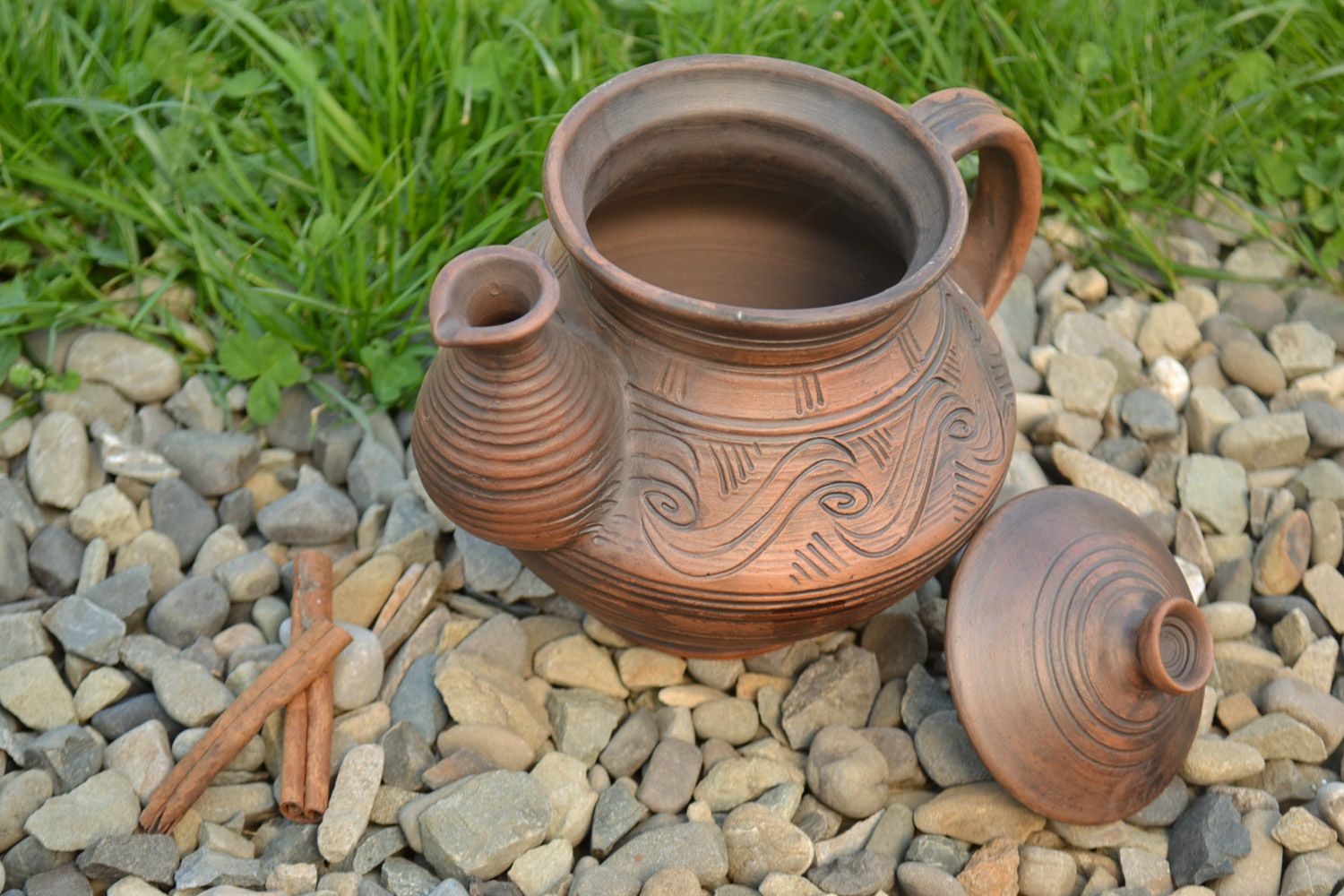 Заварочный керамический чайник ручной работы с крышкой объемом 700 мл фото 1