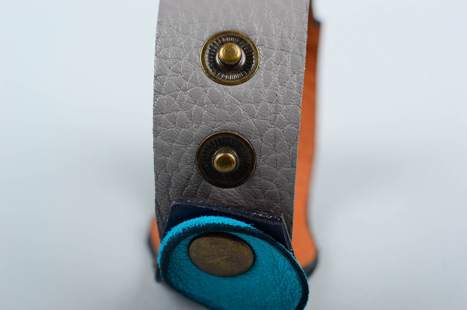 Bracelet large en cuir naturel Bijou fait main bleu-gris Cadeau pour femme photo 5