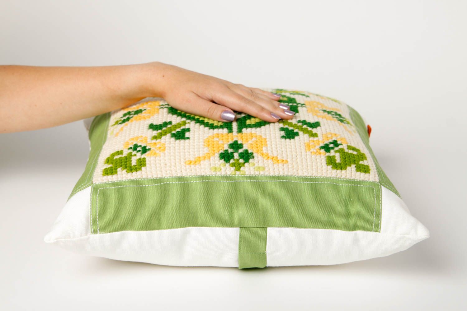 Подушка на диван милая подарок ручной работы декоративная подушка с вышивкой фото 2