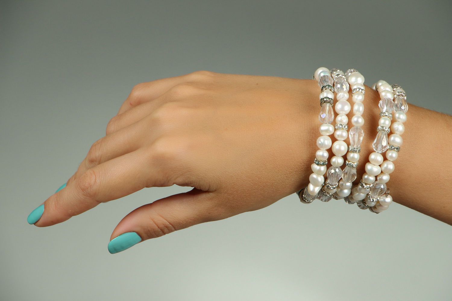 Handmade bracelet made of pearls and Czech crystal photo 5