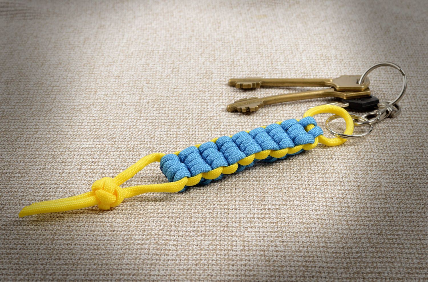 Porte-clés paracorde Porte-clés fait main bleu-jaune Accessoire original  photo 4