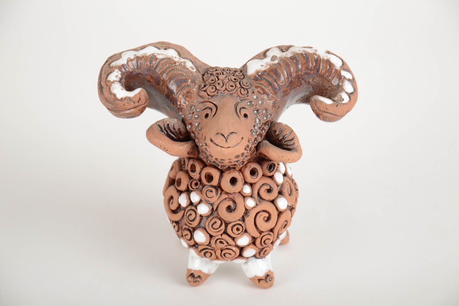 Figurine en céramique marron faite main en forme de mouton décoration maison photo 2