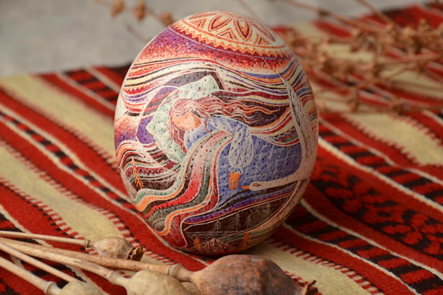 Oeuf de Pâques peint à l'aniline fait main pysanka aux motifs originaux photo 1