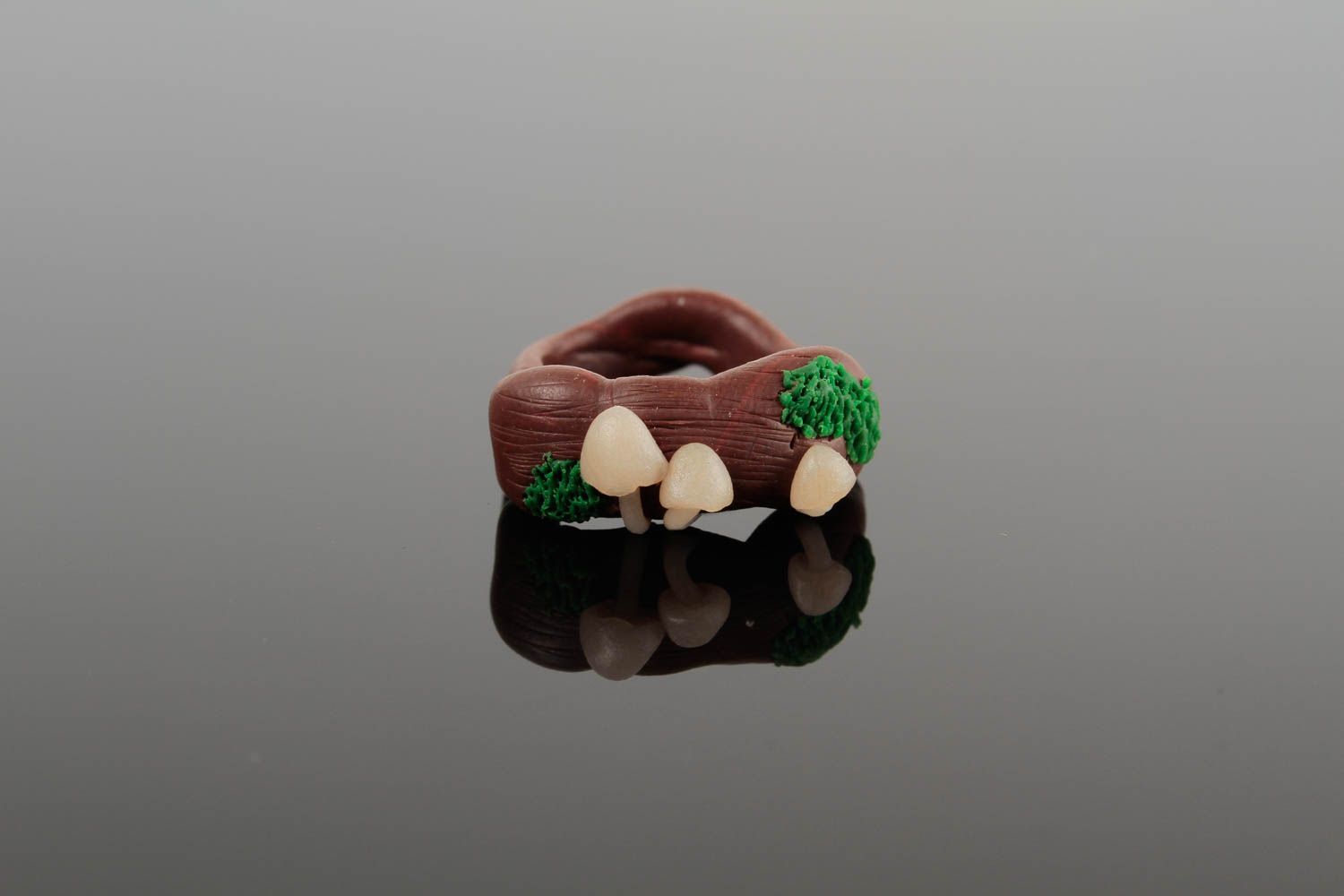 Brauner Frauen Ring handmade Polymer Schmuck Accessoire für Frauen Pilze  foto 1
