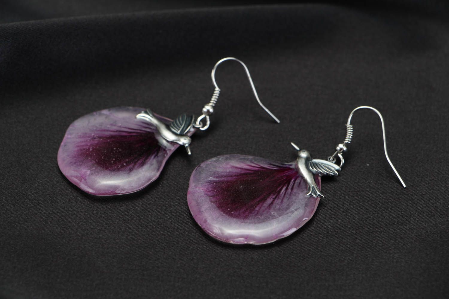 Pendant earrings with geranium petals photo 2