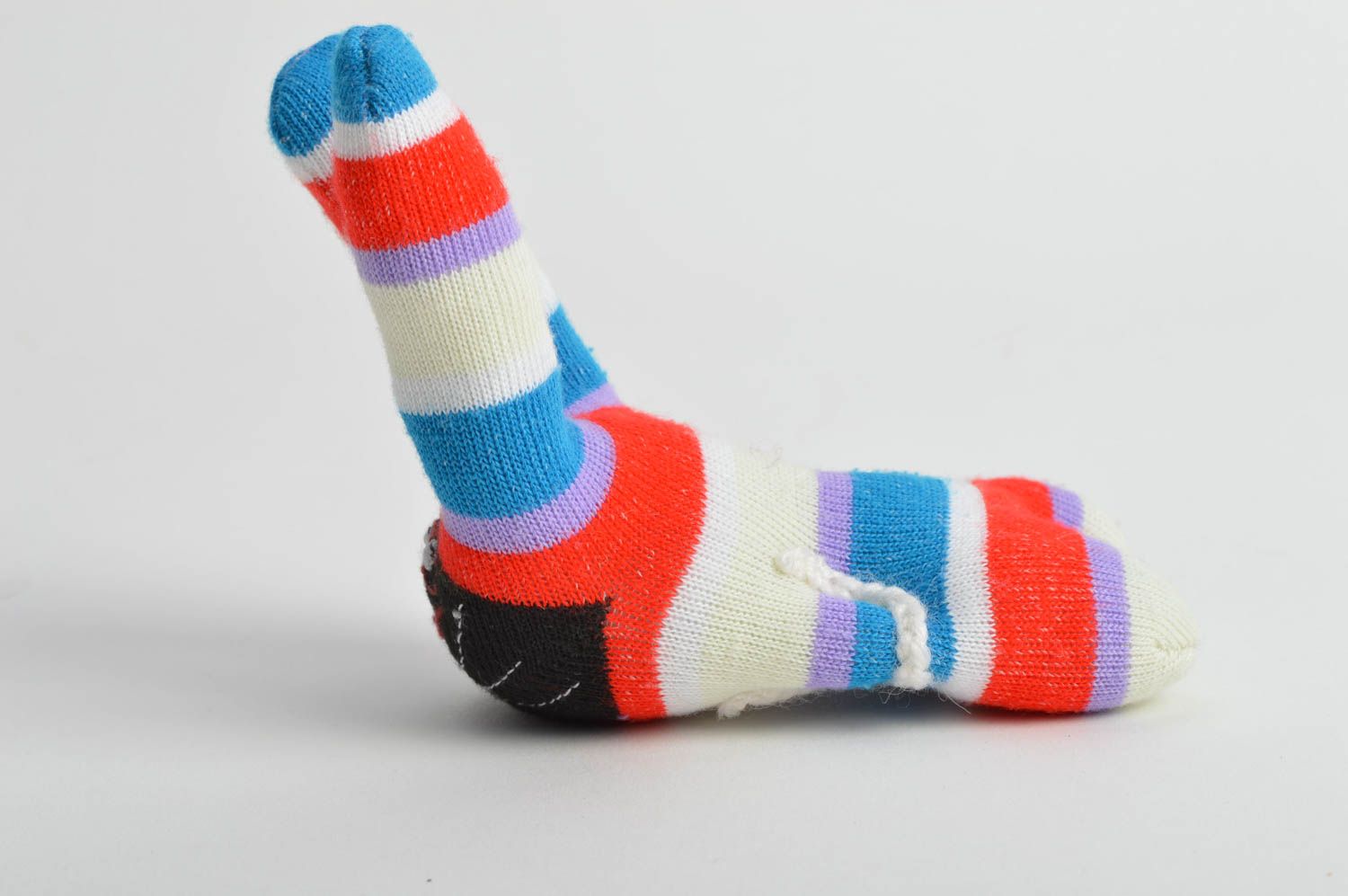 Мягкая детская игрушка ручной работы из носка Разноцветный полосатый зайчик фото 5