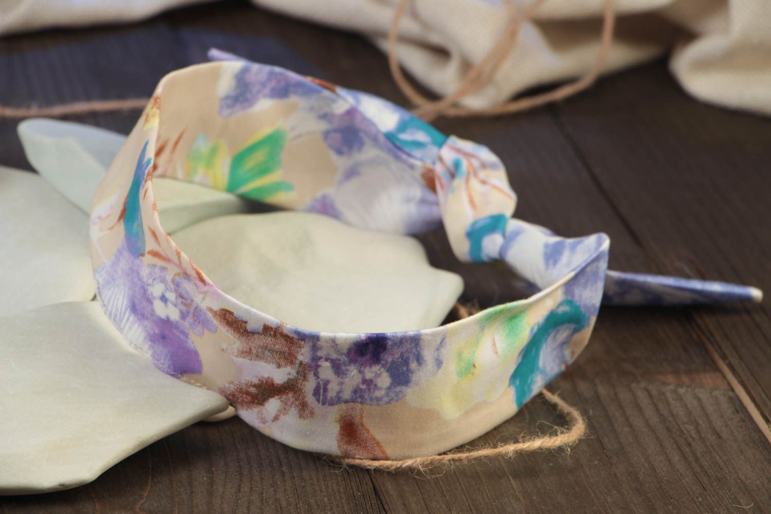 Homemade decorative cotton fabric headband with small dolly bow of light color
 photo 1