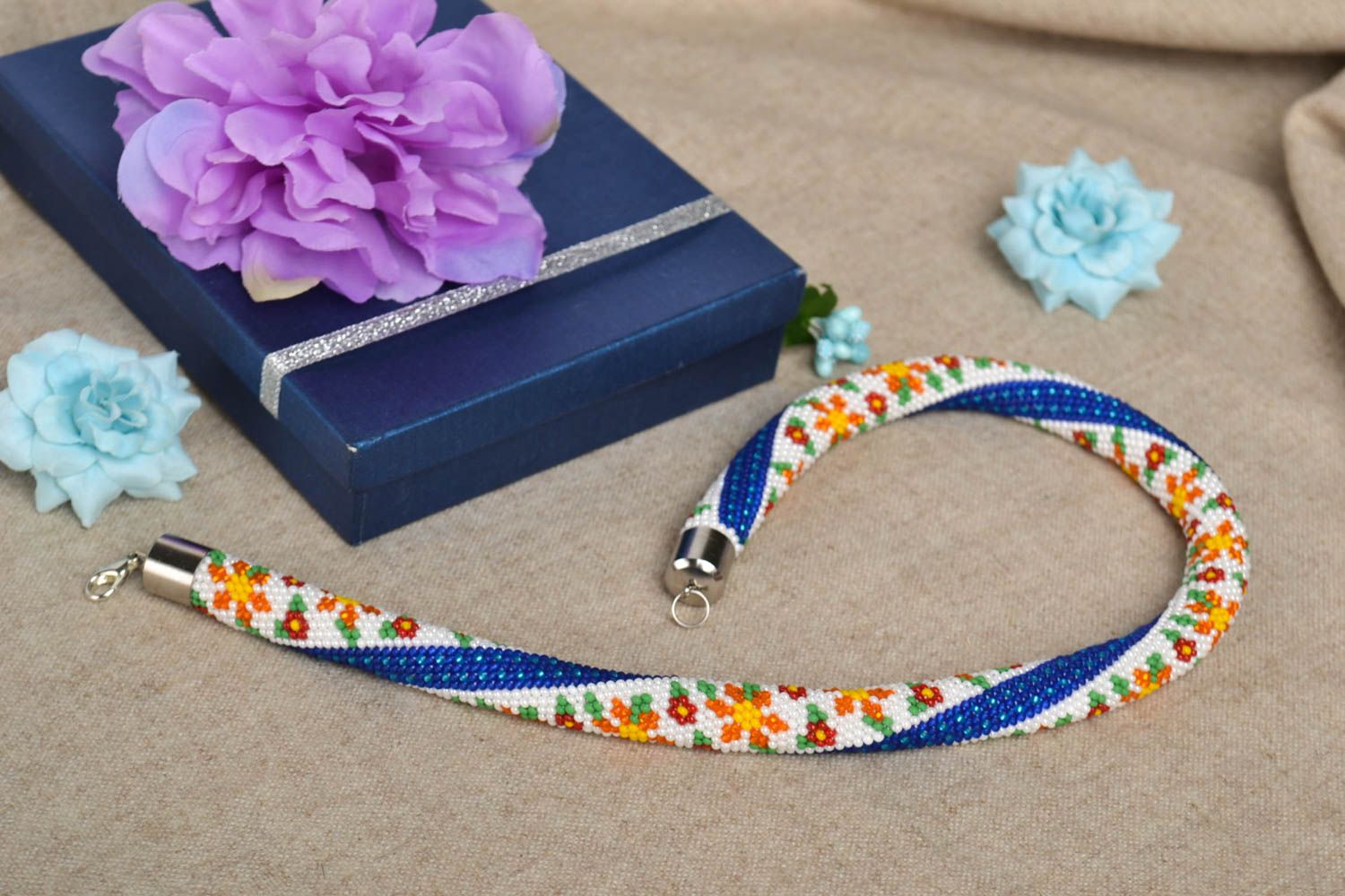 Handmade Halskette für Frauen Rocailles Kette Frauen Accessoire mit Blumenmuster foto 1
