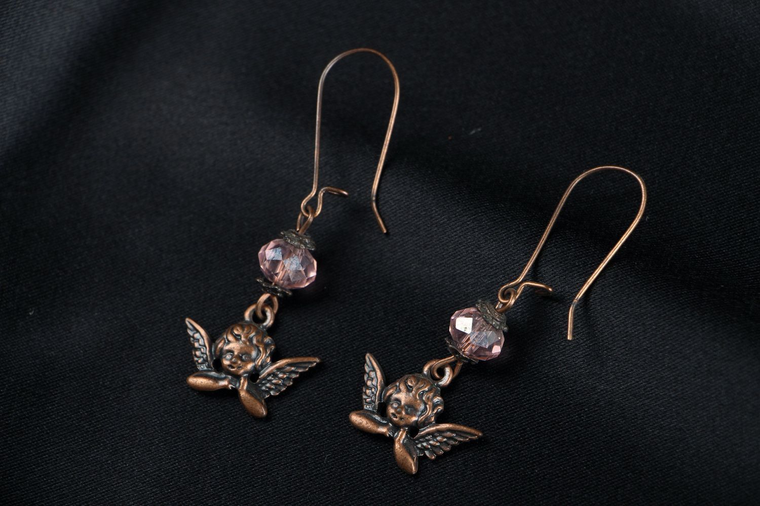 Boucles d'oreilles du cristal aux pendentifs-anges faites main photo 1