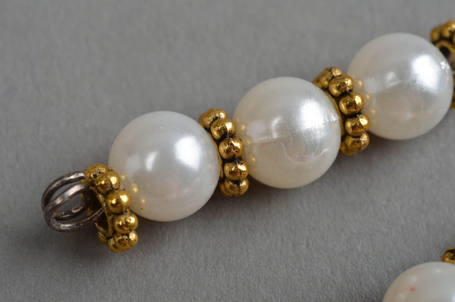 Boucles d'oreilles en perles fantaisie faites main originales blanches bijou photo 5