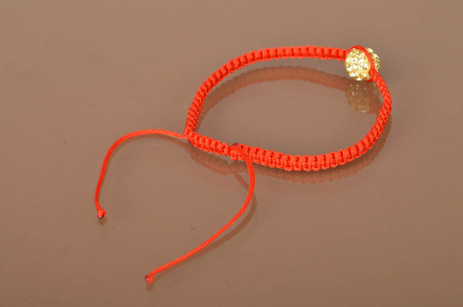 Красный браслет на руку тонкий плетеный из вощеного шнура ручной работы  фото 5