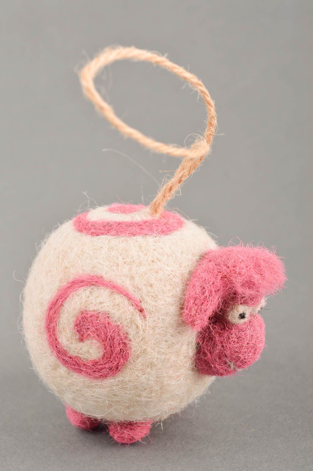 Валяная игрушка ручной работы декор на стену игрушка из шерсти Розовая овечка фото 1
