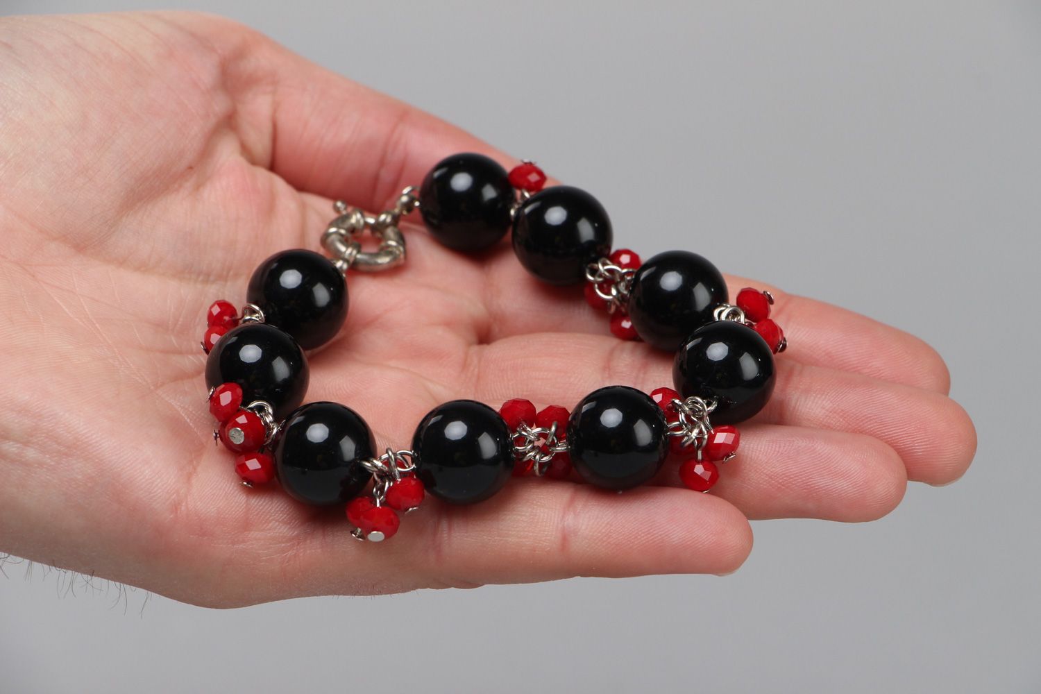Handmade designer wrist bracelet with glass and plastic beads Red and Black  photo 3