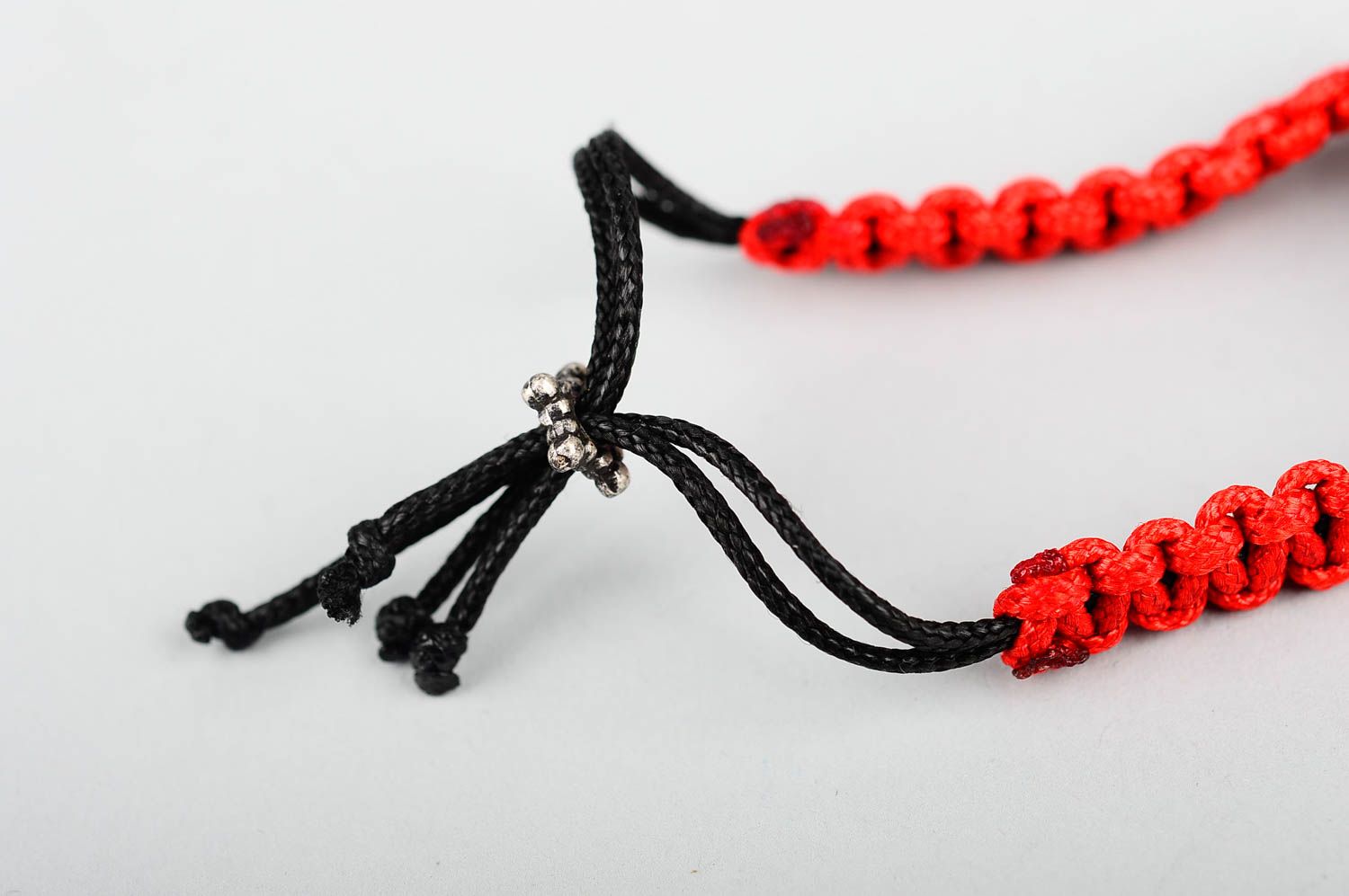 Bracelet textile Bijou fait main rouge tressé design Accessoire femme cadeau photo 5