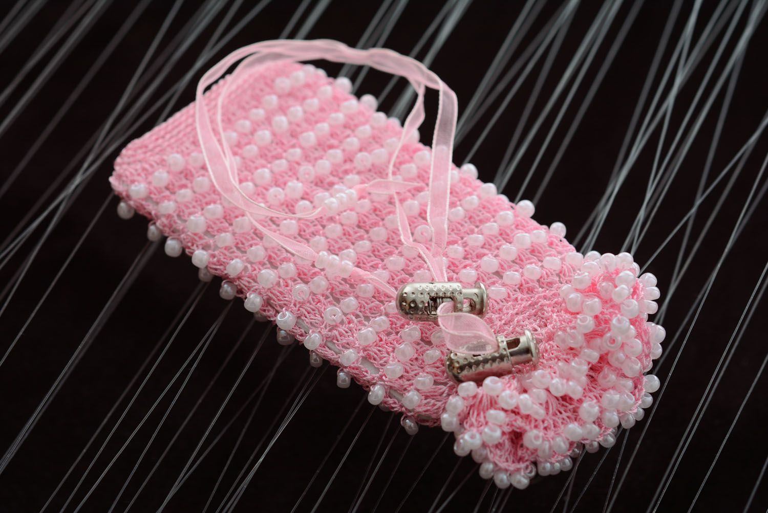 Housse pour téléphone tricotée en perles de rocaille tchèques rose faite main photo 3