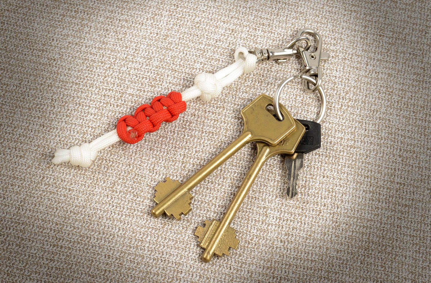 Porte-clés paracorde Accessoire design fait main Cadeau original rouge blanc photo 5
