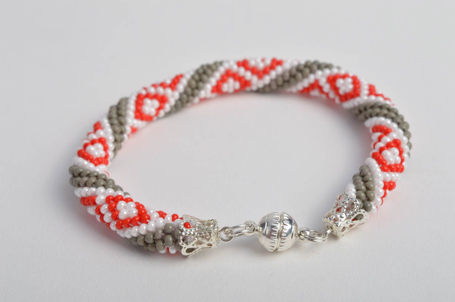 Bracelet perles de rocaille Bijou fait main ornementé Cadeau pour fille photo 3
