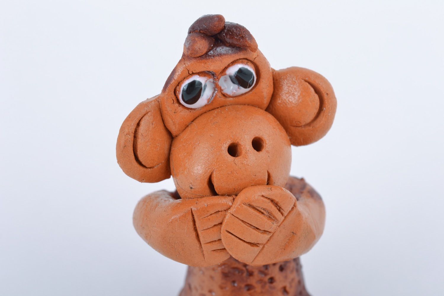 Petite figurine décorative Singe originale brune en argile faite à la main photo 3