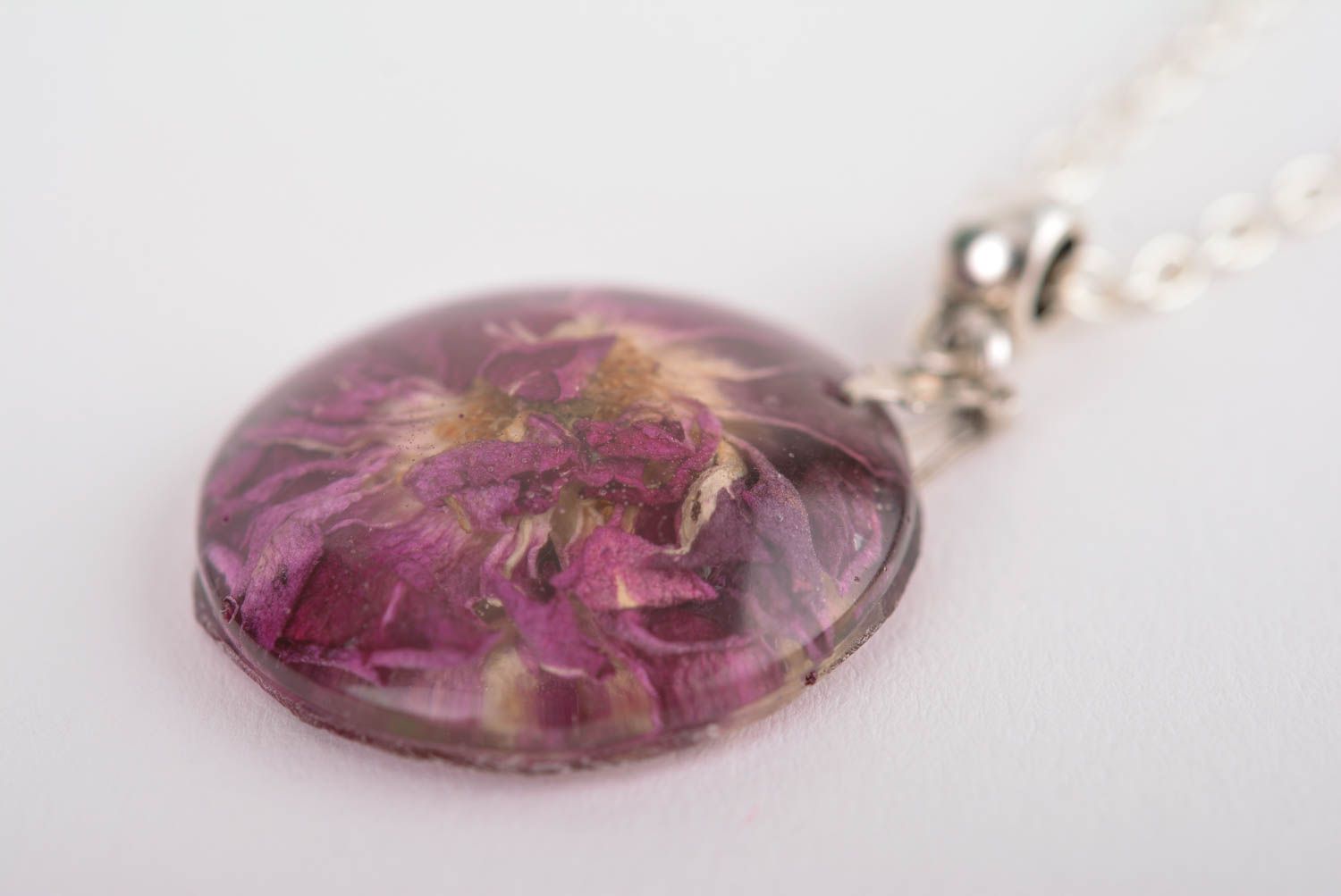 Stylish handmade flower pendant epoxy pendant design beautiful jewellery photo 4