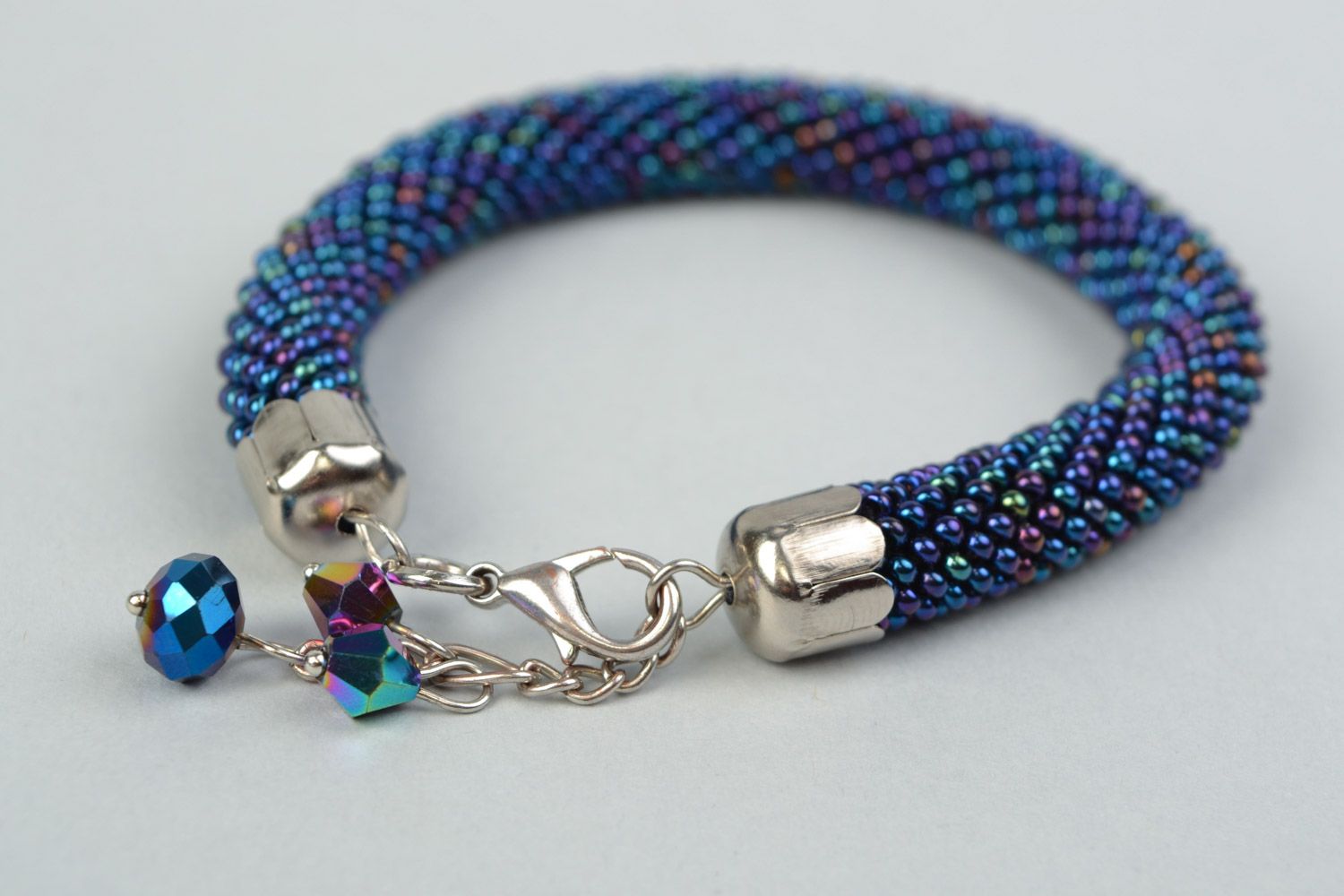 Bracelet en perles de rocaille au crochet bleu foncé fait main pour femme photo 4