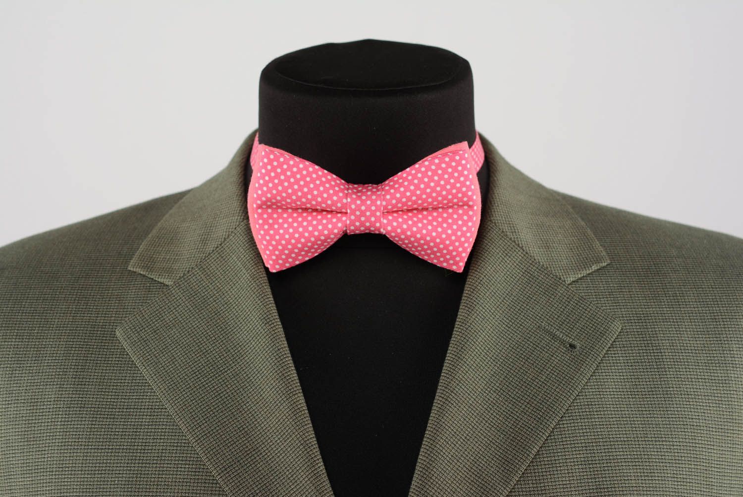 Pink bow tie with dots  photo 2