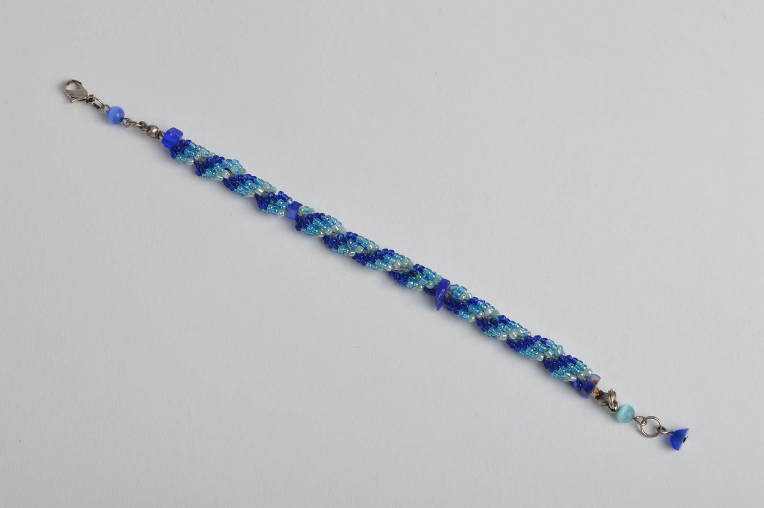 Бисерный браслет ручной работы в технике плетения синий авторский красивый фото 2