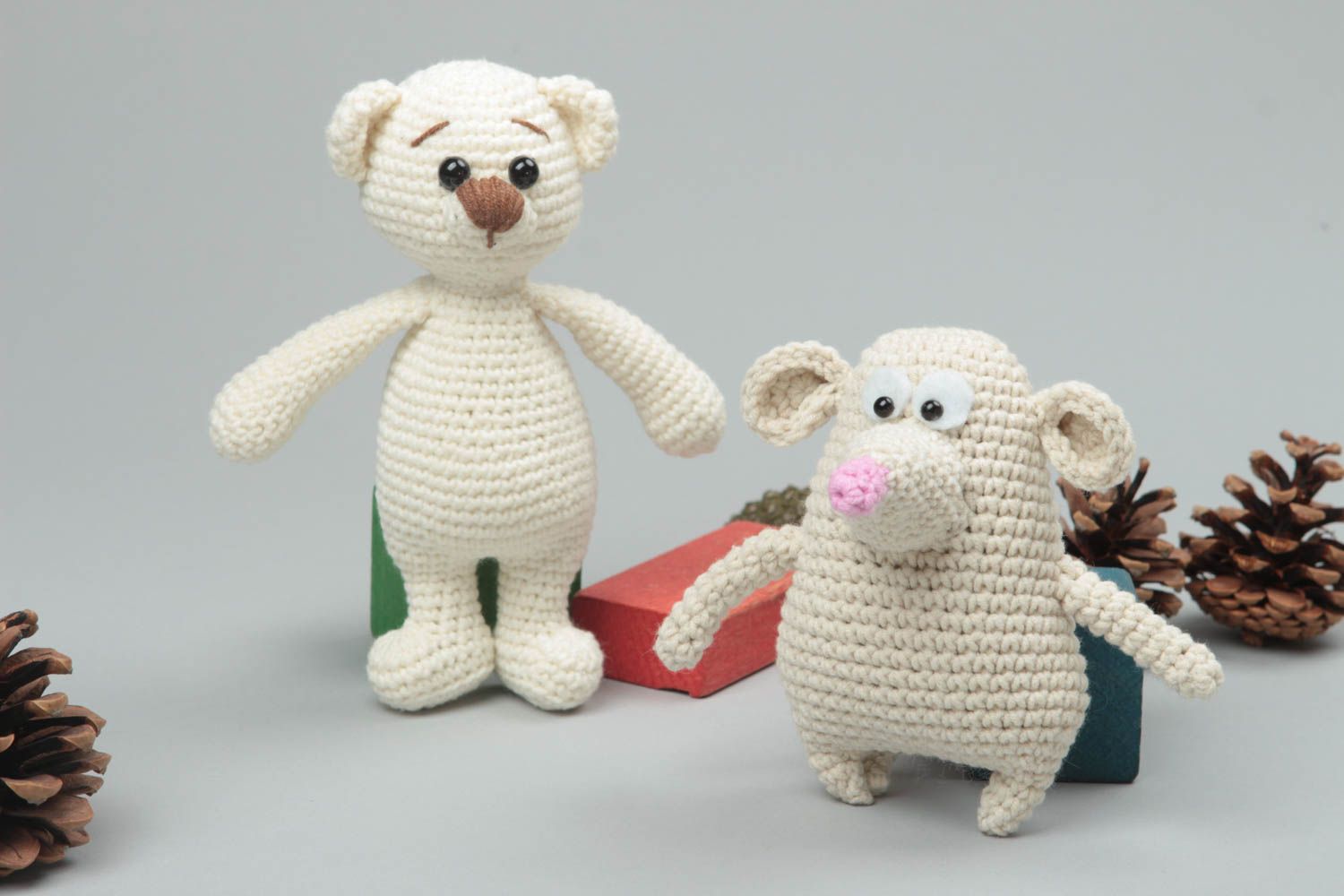 Peluches para niños hechos a mano regalo original juguetes tejidos color blanco foto 1