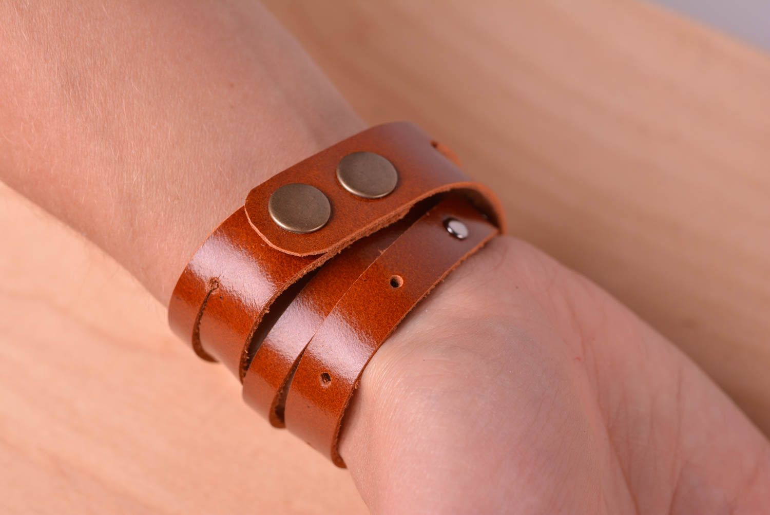 Bracelet cuir Bijou fait main brun avec fourniture en métal Accessoire femme photo 5