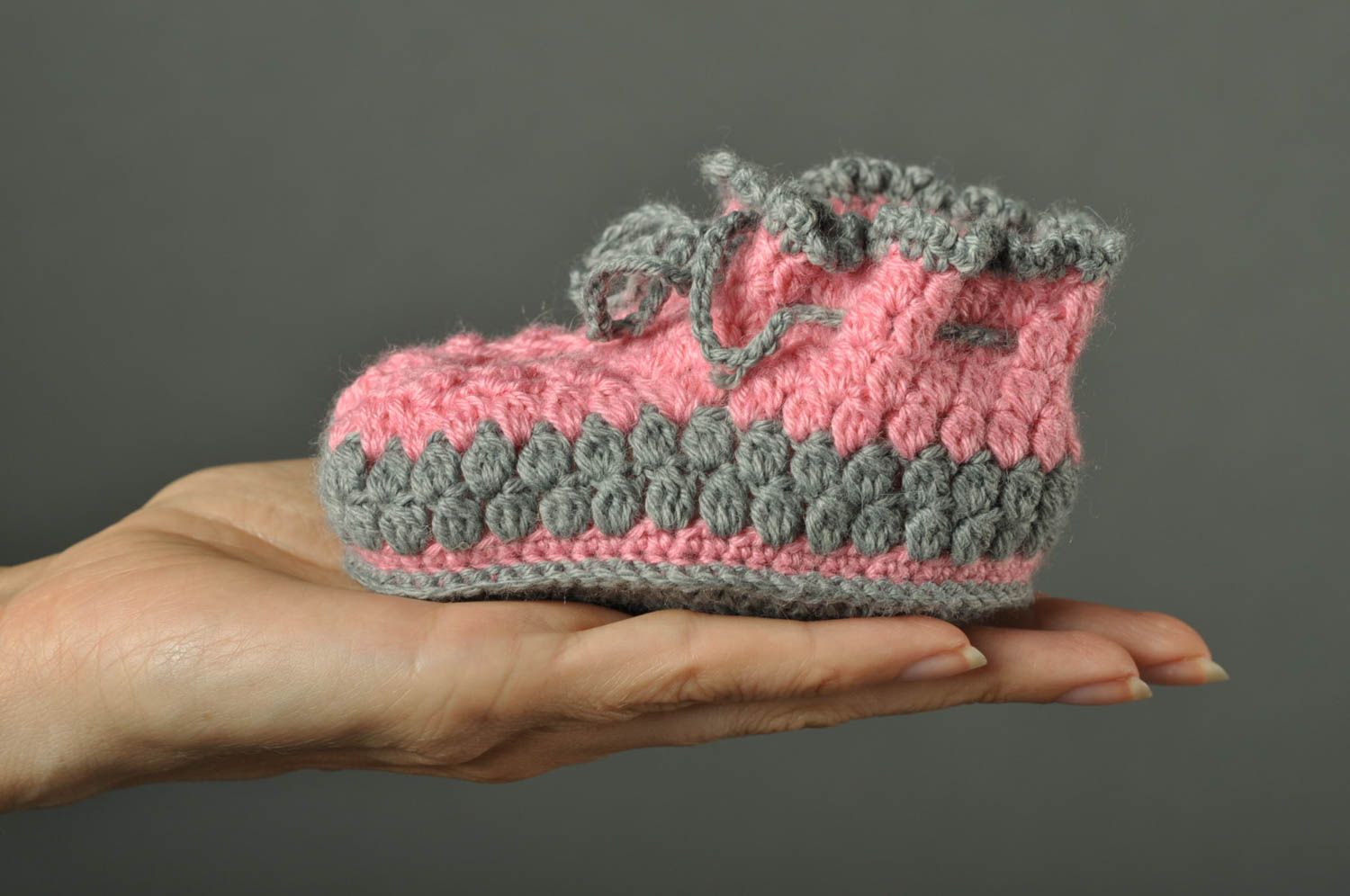 Gehäkelte Babyschuhe Handgefertigte Schuhe Geschenke für Kleinkinder rosa grau foto 4