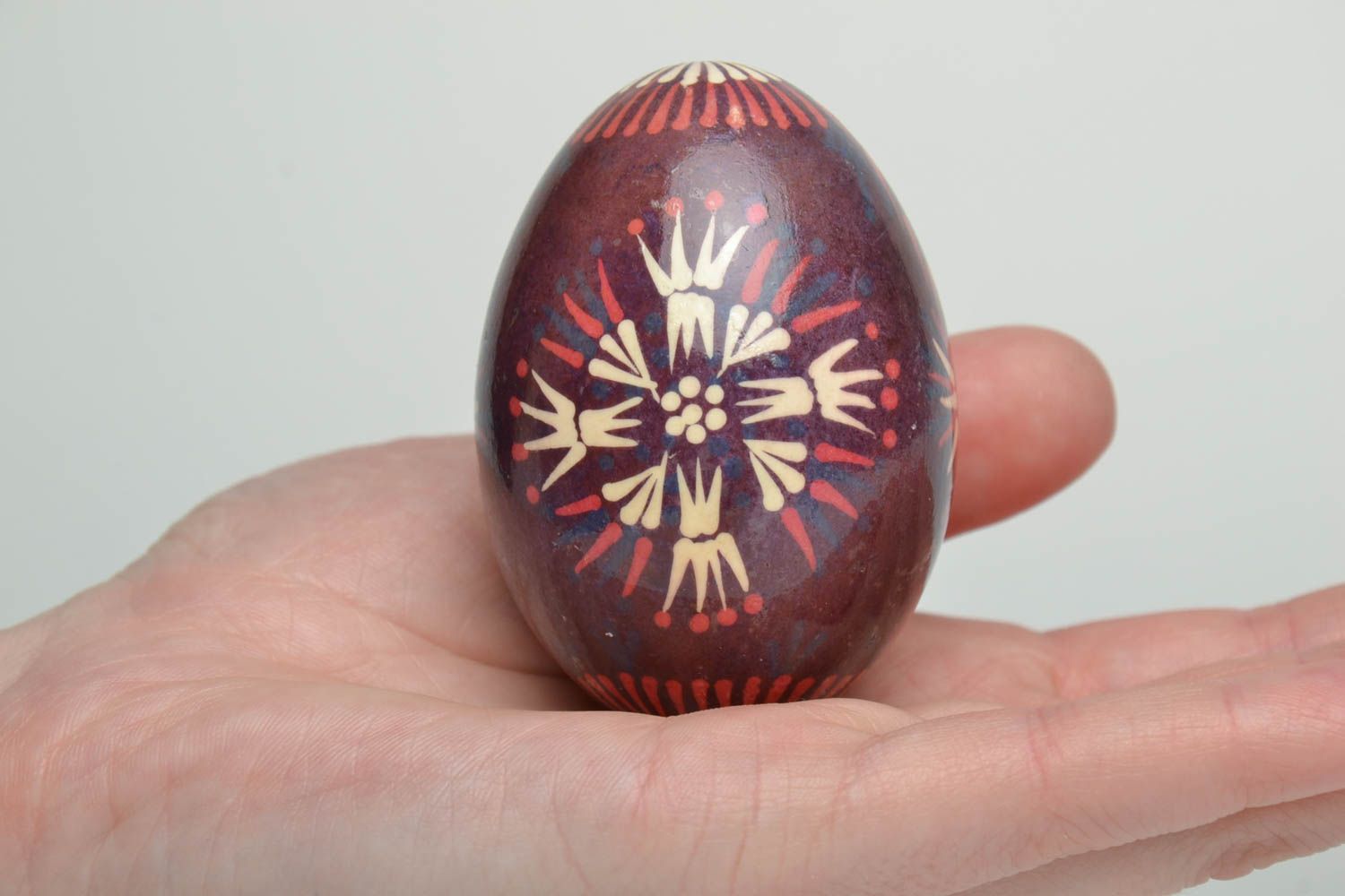 Decorative Easter egg made using waxing technique photo 4