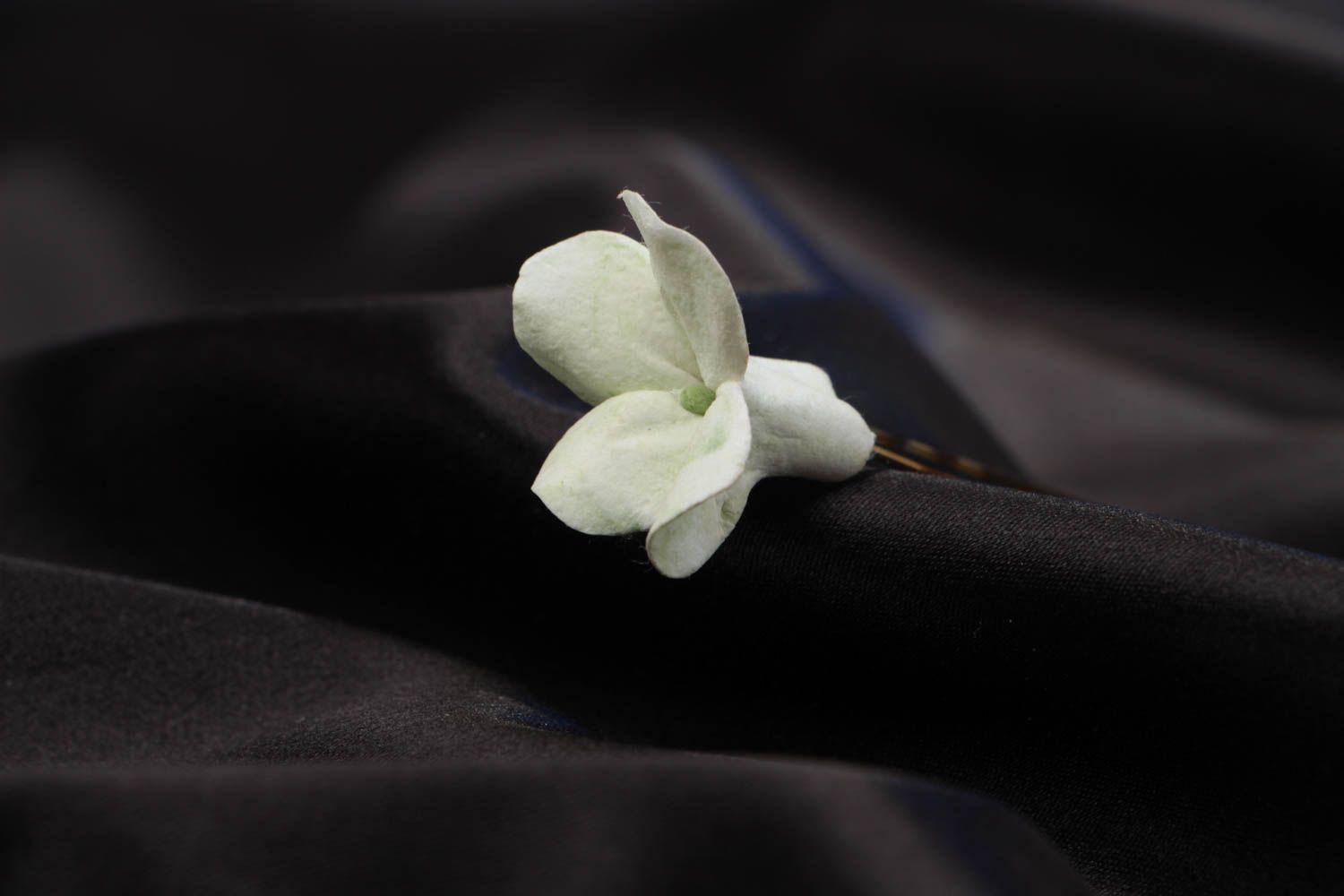 Шпилька с цветком ручной работы из полимерной глины аксессуар для волос фото 1