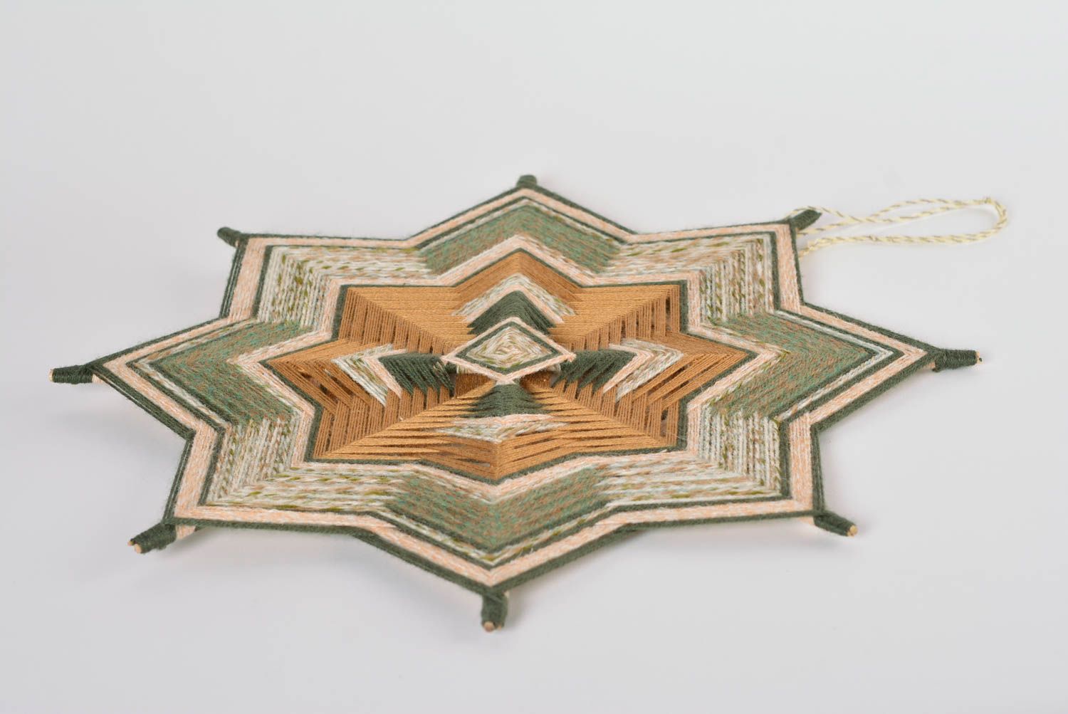 Mándala de hilos hecho a mano decoración de interior amuleto protector foto 3
