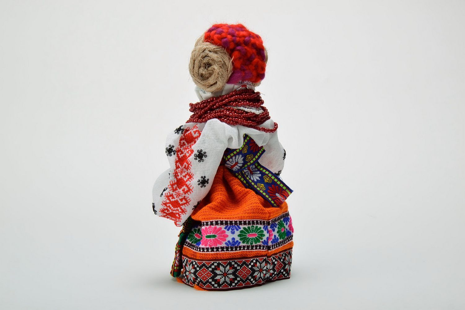 Ethnische Puppe Motanka mit Halskette  foto 1