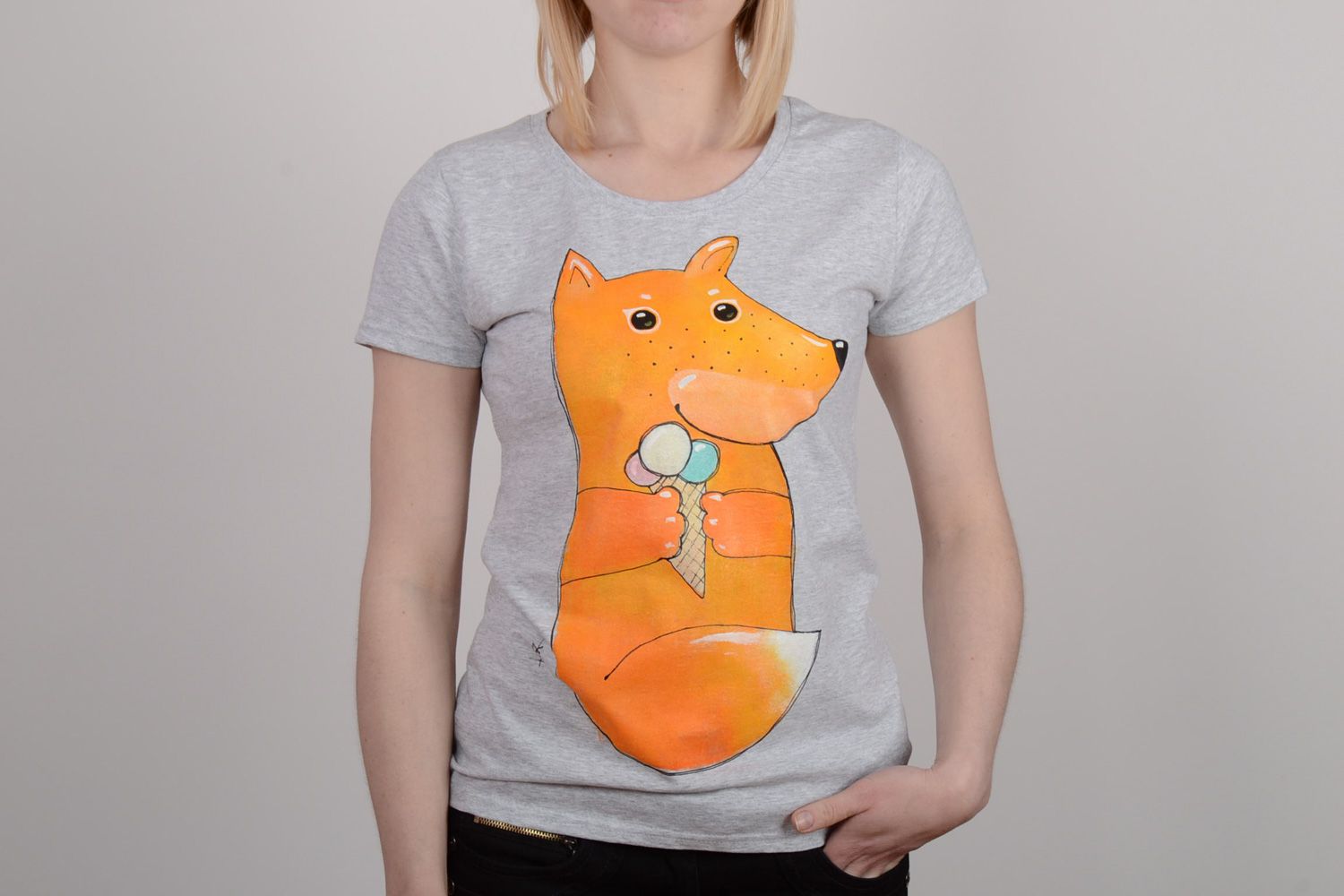 T-shirt pour femme gris peint à l'acrylique fait main avec image de renard   photo 1