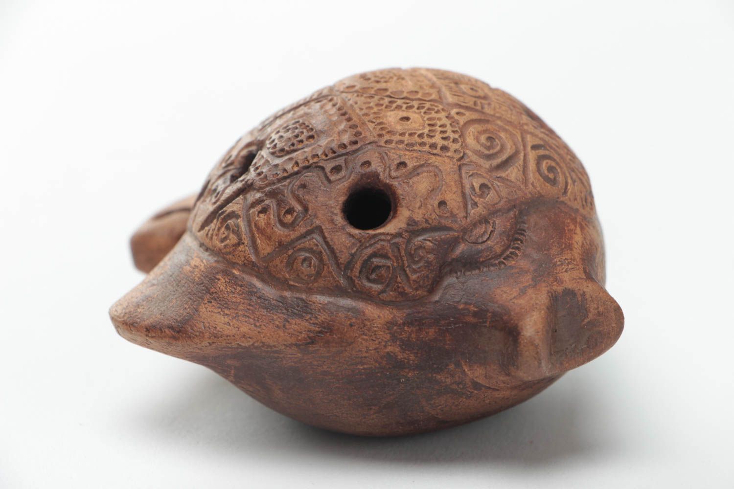 Künstlerische Ocarina aus Ton in Braun ethnische Lippenpfeife in Form der Kanne foto 4