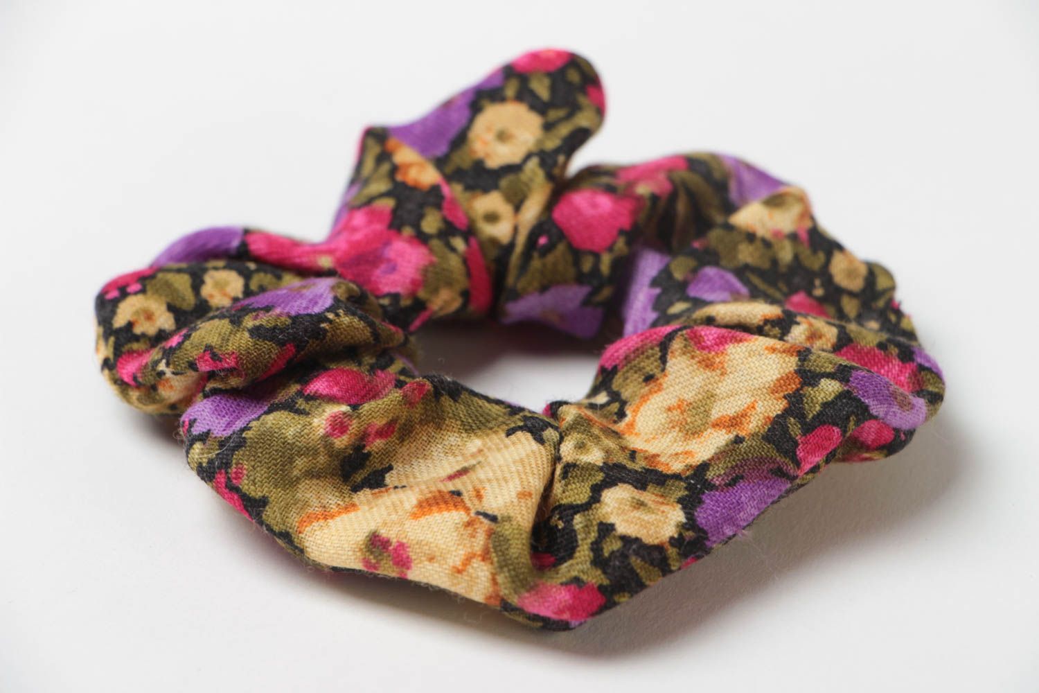 Chouchou à cheveux en tissu à motif floral multicolore original beau fait main photo 3