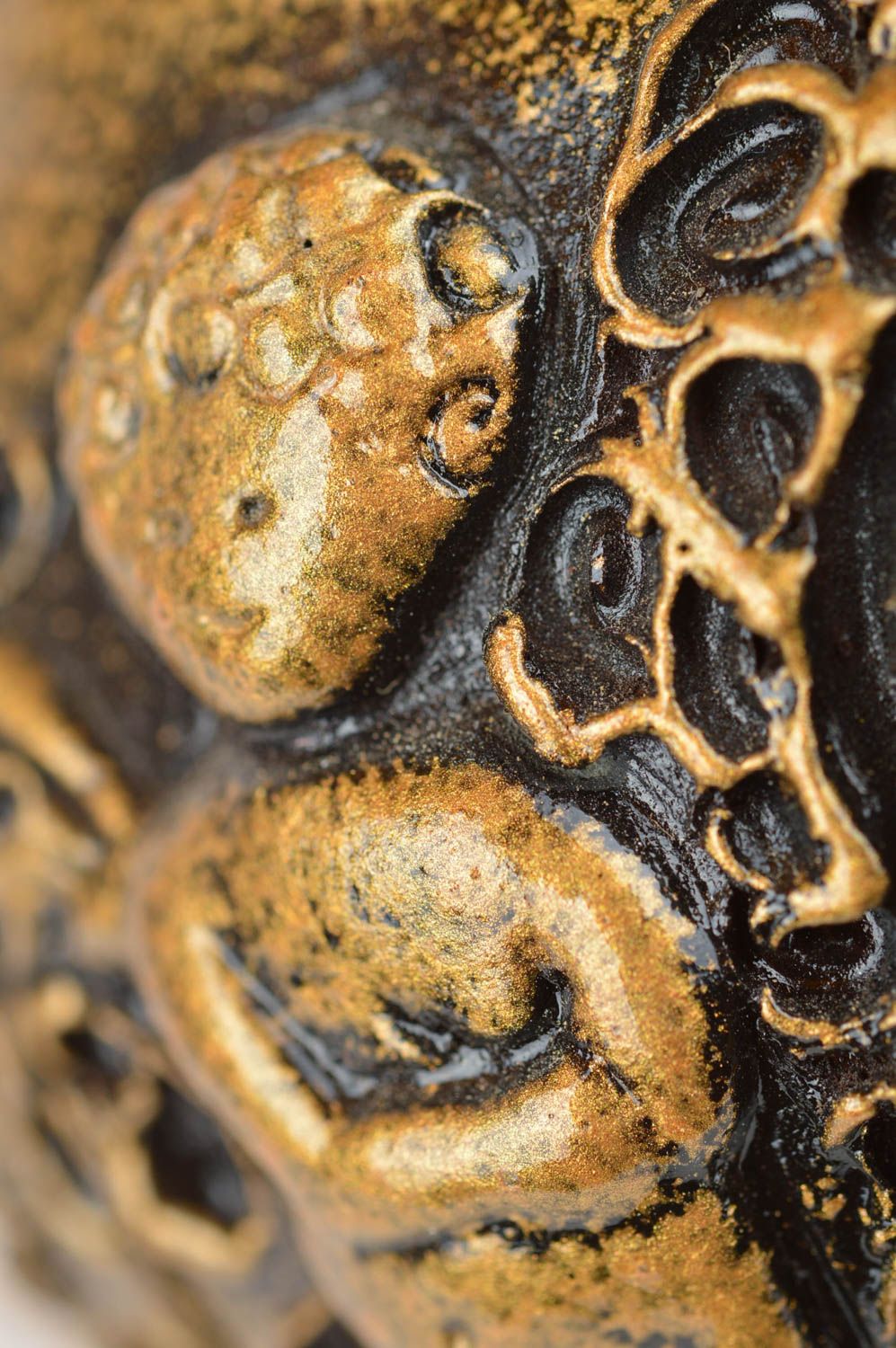 Кувшин из глины золотистый красивый с ручкой ручной работы объемом 500 мл фото 4