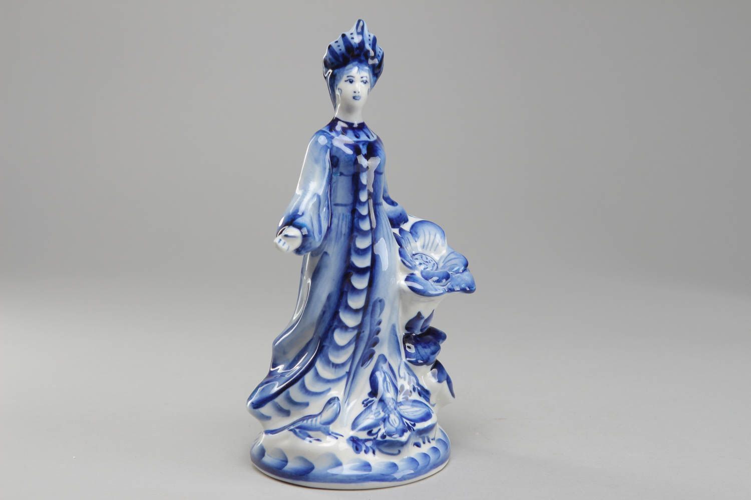 Figurine en porcelaine de Gjel faite main Reine de la Montagne de Cuivre photo 1