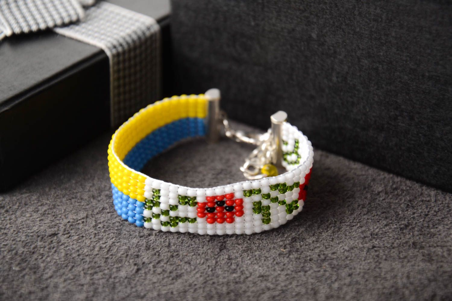 Bright beaded bracelet with the Ukrainian flag and floral ornament photo 1