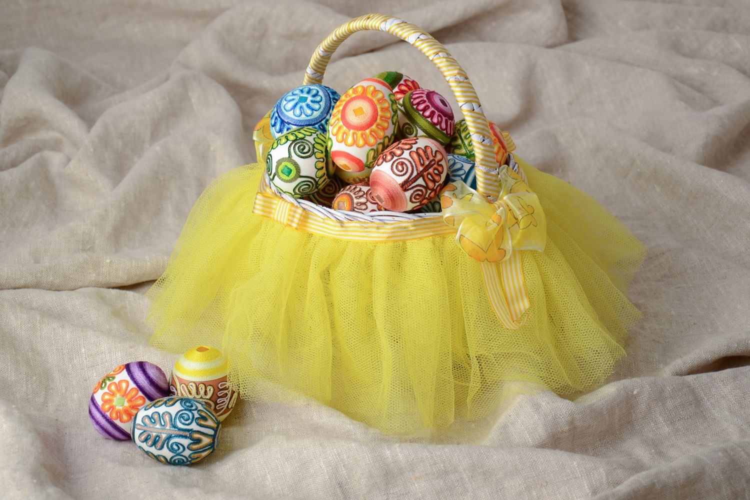 Woven Easter basket with tulle photo 1