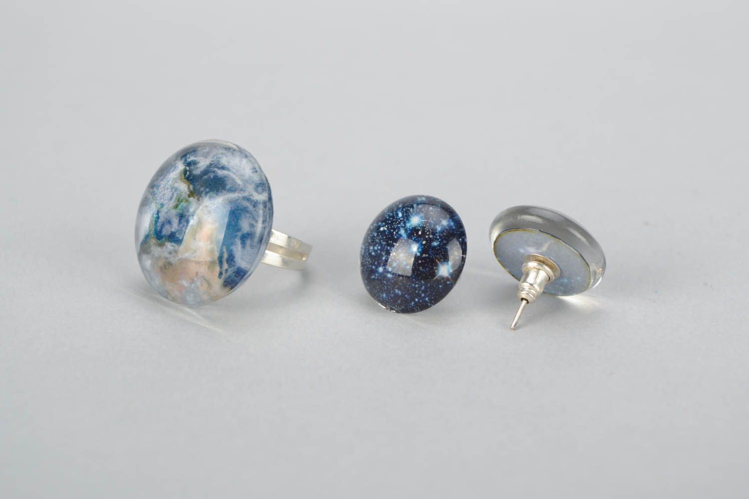 Conjunto de jóias brincos e anel criados manualmente Espaço foto 3