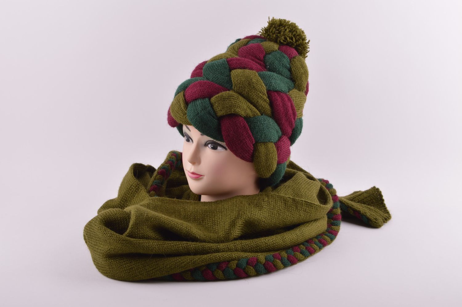 Головной убор ручной работы зимняя женская шапка вязаный шарф комплект фото 1