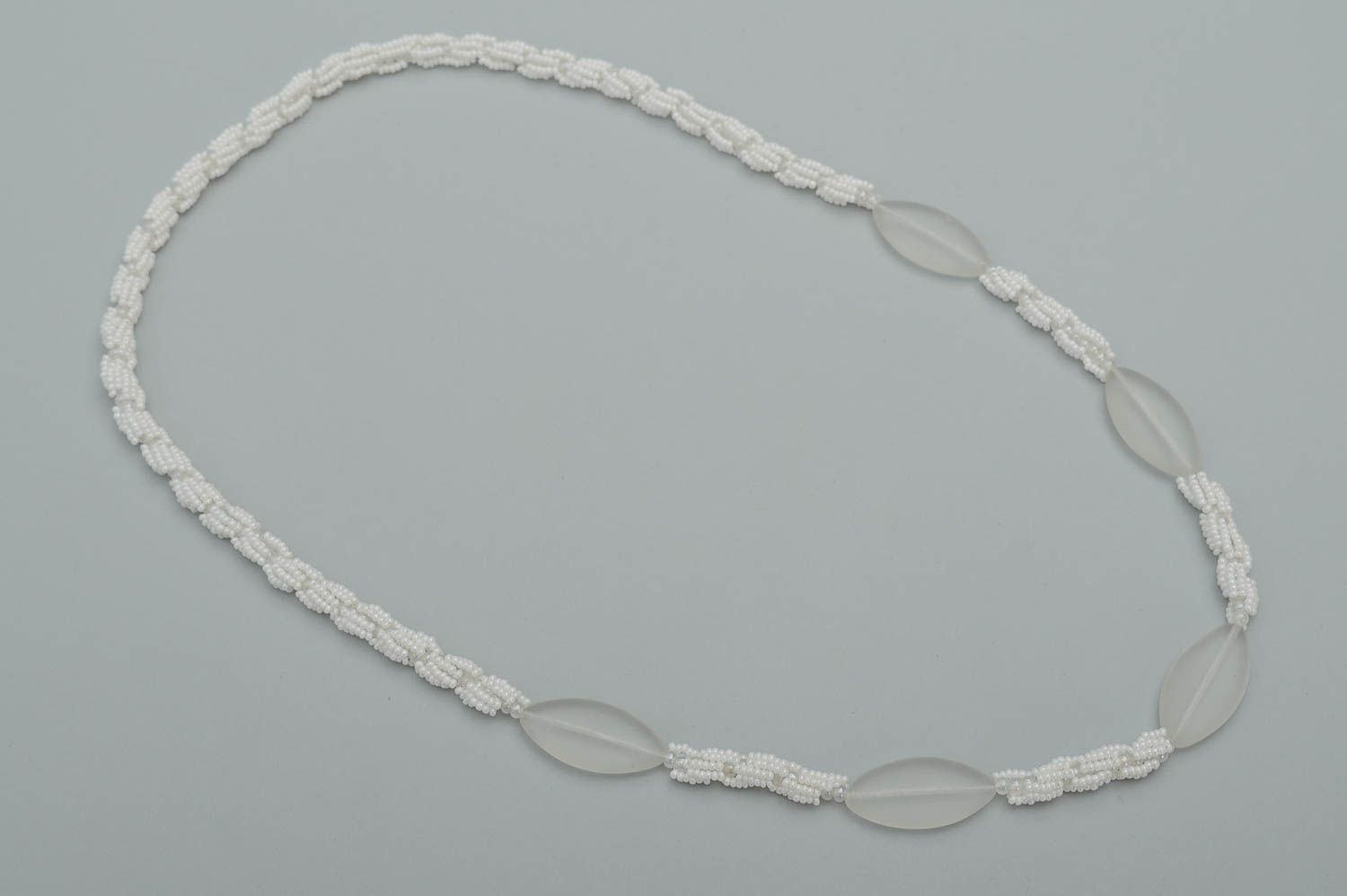 Collier perles de rocaille Bijou fait main blanc Accessoire pour femme photo 2