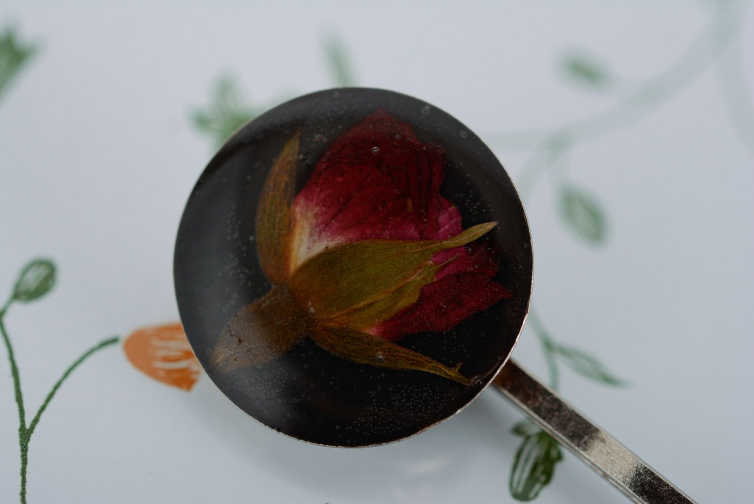 Handmade dark round metal hair pin with dried flower in epoxy resin Rose photo 3
