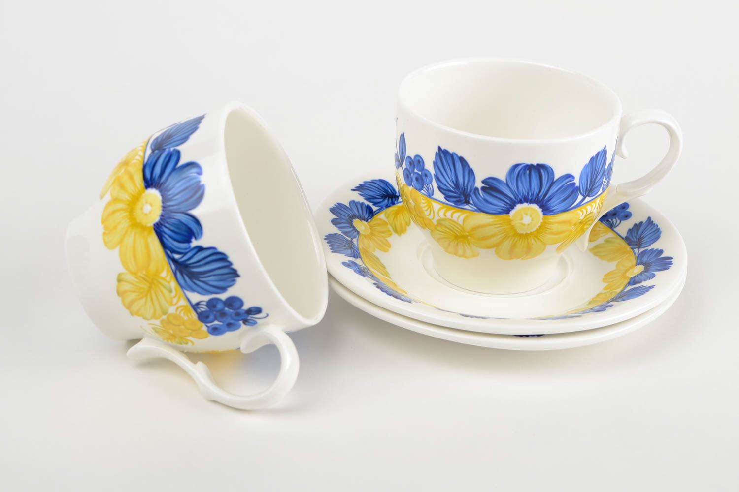 Set of 2 two 6 oz porcelain coffee cups with blue and yellow flowers design photo 3